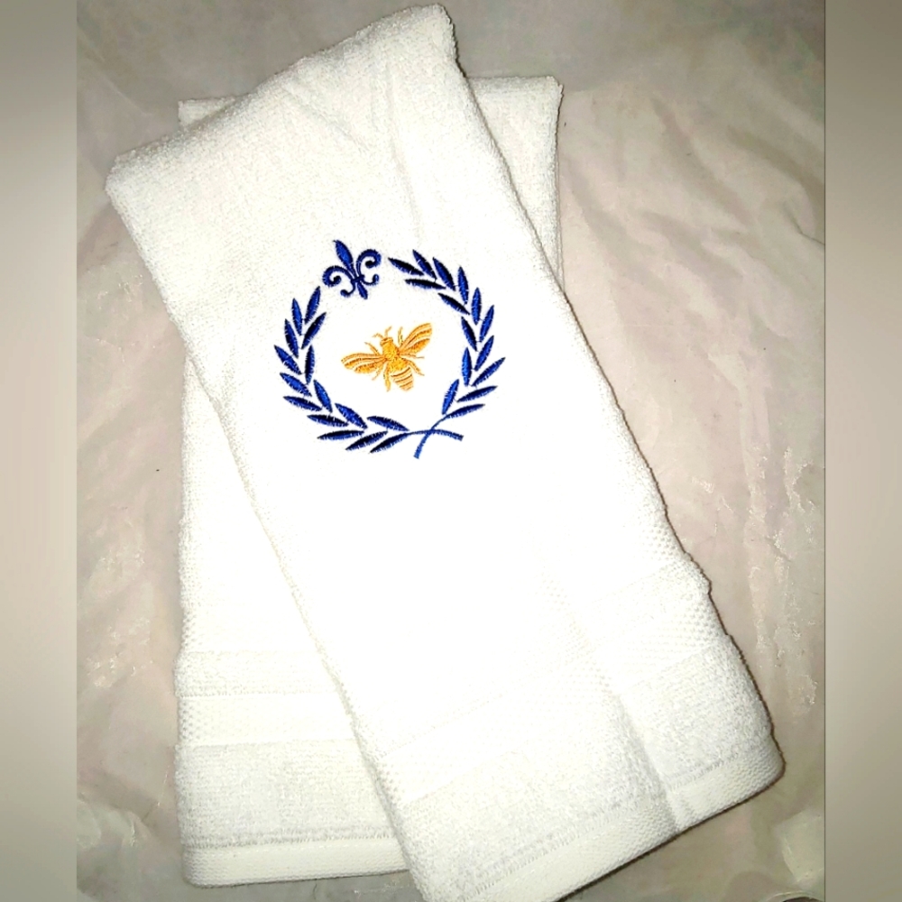 1pc Imperial Bee Embroidered Towel Set